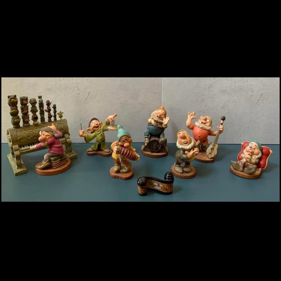 WDCC Snow White and The Seven Dwarfs - Picture 2 of 15